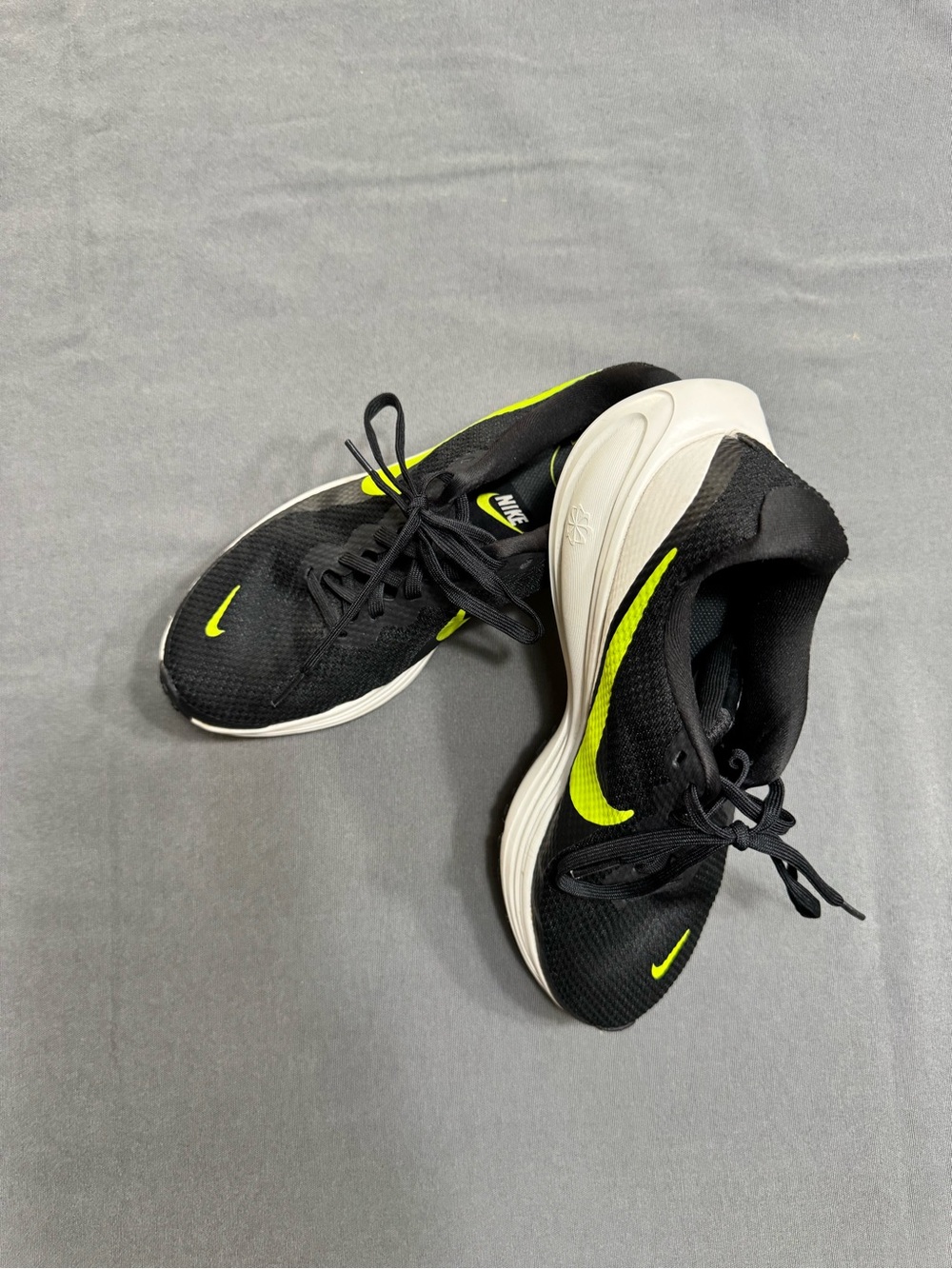 Nike Revolution 8 Women’s Running Shoes Black Cyber Volt Size 9